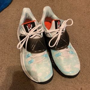 nike kyrie basketball shoes